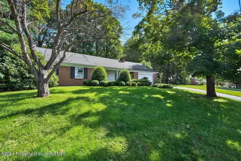 112 Gentilly Dr, Clarks Summit, PA 18411
