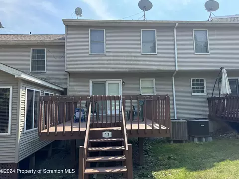 11 Briarwood Way, South Abington, PA 18411
