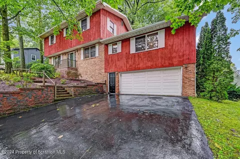 700 Lilac Ln, Clarks Summit, PA 18411