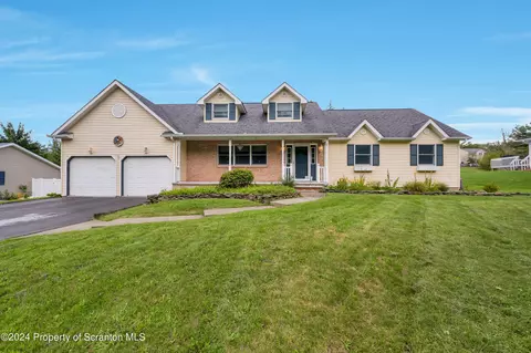 305 Maggies Rd, South Abington, PA 18411