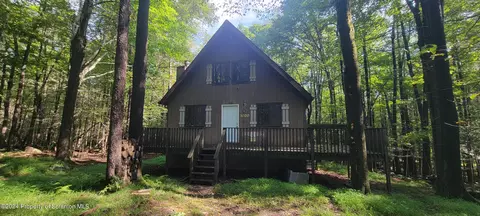 1020 Alder Dr, Newfoundland, PA 18445