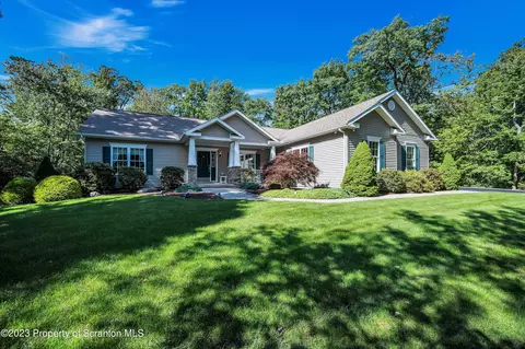 101 Hampshire Dr, Jefferson Twp, PA 18436