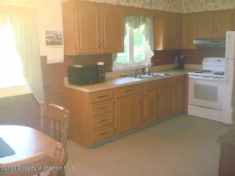 214 Lehigh St, Exeter, PA 18643 photo 2