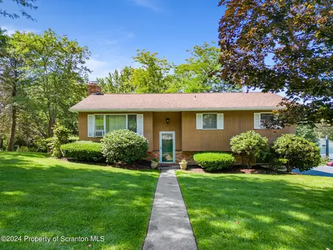 226 Sugar Maple Ln, Clarks Summit, PA 18411