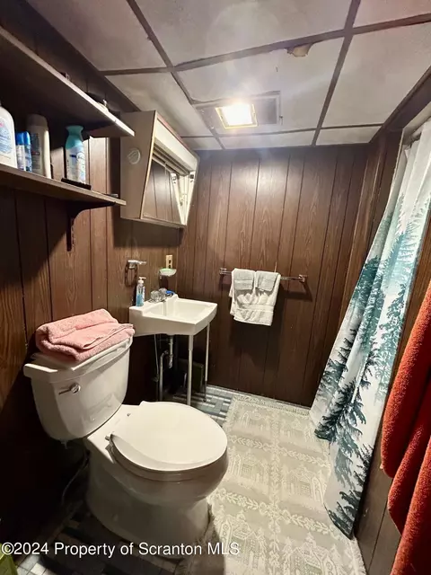 Bath - 1019 Acker Ave, Scranton, PA 18504 photo 4 of 5