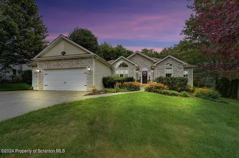 402 Hillside Dr, Moscow, PA 18444