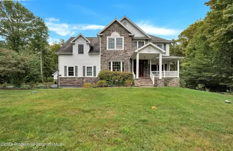 117 Constitution Dr, Covington Twp, PA 18444