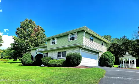 7 Sunset Dr, Scott Twp, PA 18414