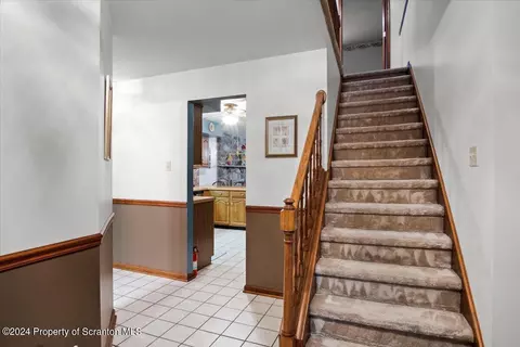 Entry Way - 925 Apple Tree Rd, Harding, PA 18643 photo 4 of 5