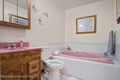Bath - 925 Apple Tree Rd, Harding, PA 18643 photo 1 of 5