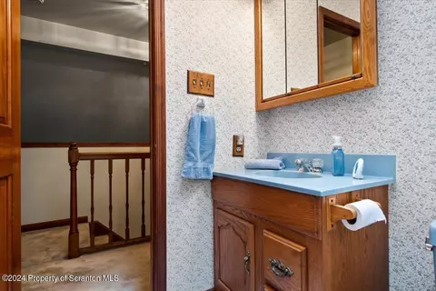 Bath - 925 Apple Tree Rd, Harding, PA 18643 photo 5 of 5