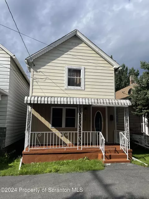 425 Mary St, Dickson City, PA 18519