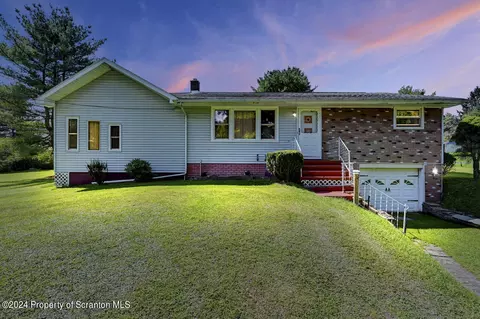 253 Bassett Lake Rd, Factoryville, PA 18419