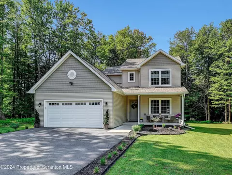 15 Victoria Cir, Jefferson Twp, PA 18436
