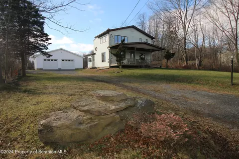 405 Griffin Pond Rd, South Abington, PA 18411