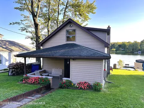104 Willow Ave, Greenfield Township, PA 18407