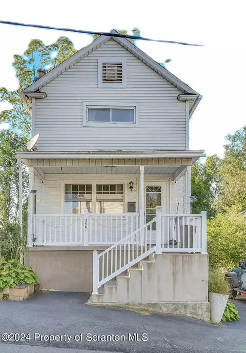 327 Charles St, Throop, PA 18512