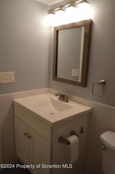Bath - 1708 Summit Pointe, Scranton, PA 18508 photo 1 of 2