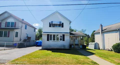 29 Washington St, Moosic, PA 18507