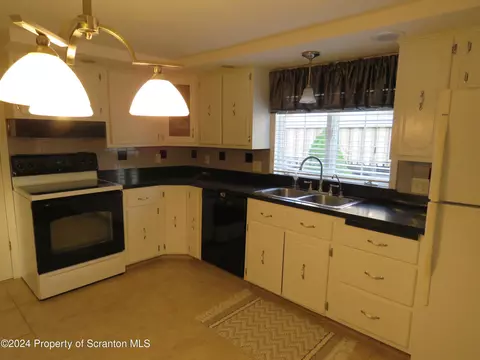 509 Maple St, Old Forge, PA 18518 photo 7