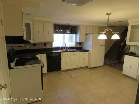 509 Maple St, Old Forge, PA 18518 photo 9