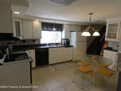 509 Maple St, Old Forge, PA 18518 photo 6