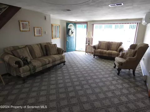 509 Maple St, Old Forge, PA 18518 photo 3