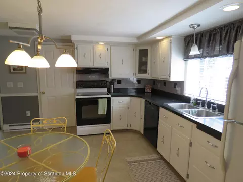 509 Maple St, Old Forge, PA 18518 photo 5