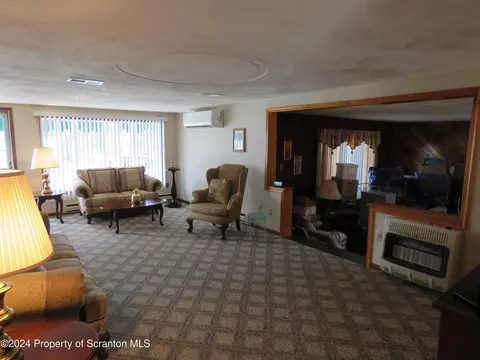 509 Maple St, Old Forge, PA 18518 photo 2