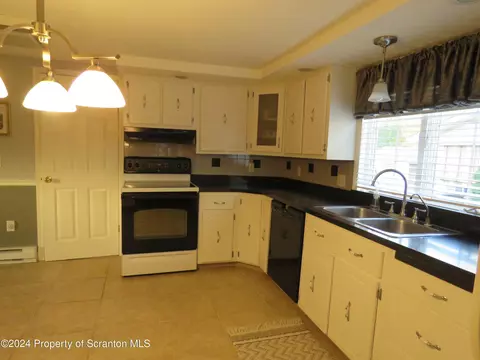 509 Maple St, Old Forge, PA 18518 photo 8