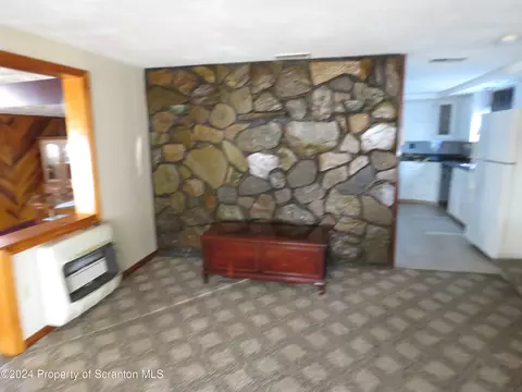 509 Maple St, Old Forge, PA 18518 photo 4