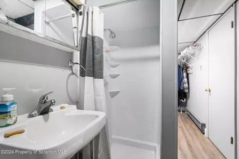Bath - 130 Taroli St, Old Forge, PA 18518 photo 3 of 4
