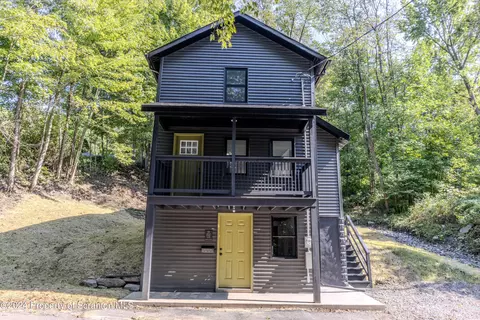 59 Prospect St, Simpson, PA 18407