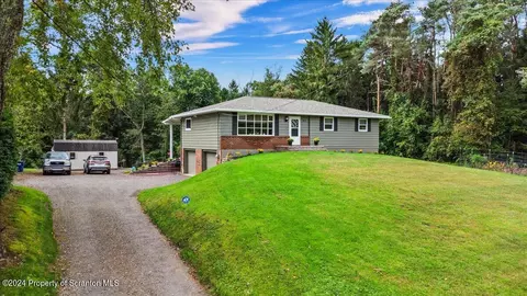 44 Outlet Rd, Dallas, PA 18612