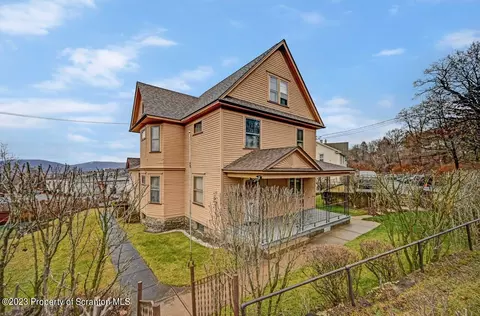 5 E Mountain Rd, Scranton, PA 18505