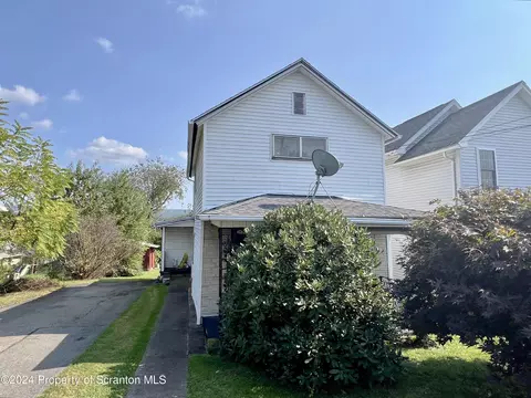 110 5th St, Blakely, PA 18447
