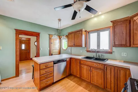 645 E Pine St, Olyphant, PA 18447 photo 16