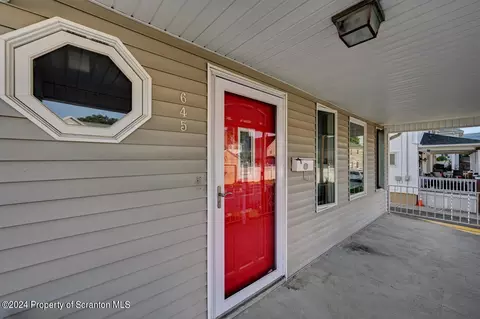645 E Pine St, Olyphant, PA 18447 photo 4