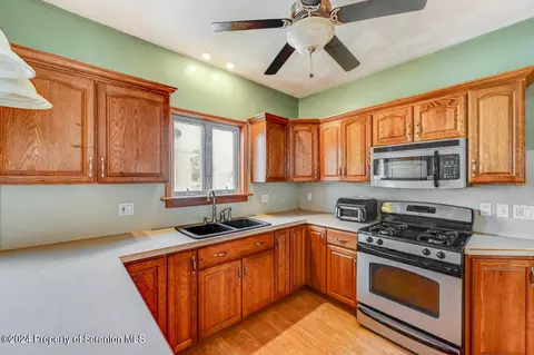 645 E Pine St, Olyphant, PA 18447 photo 14
