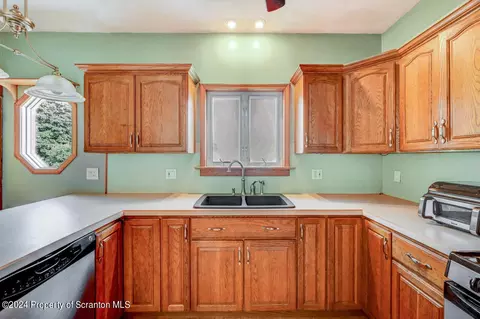645 E Pine St, Olyphant, PA 18447 photo 15