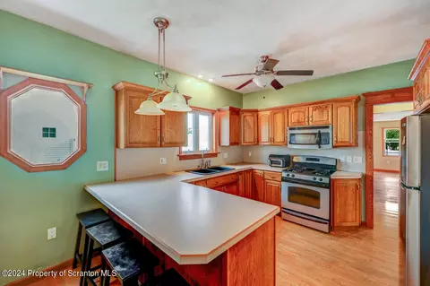 645 E Pine St, Olyphant, PA 18447 photo 12