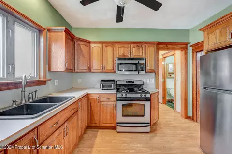645 E Pine St, Olyphant, PA 18447 photo 13