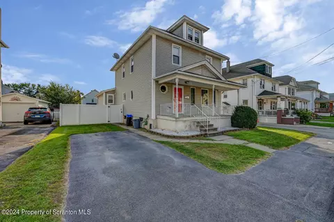 645 E Pine St, Olyphant, PA 18447 photo 2