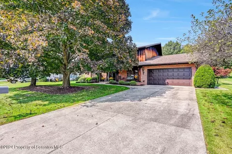 104 Kingsley Blvd, Peckville, PA 18452