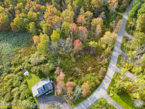 2227 Highpont Dr, Lake Ariel, PA 18436