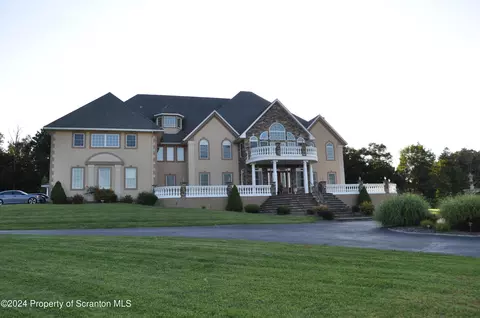 36 Hill Top Dr, Honesdale, PA 18431