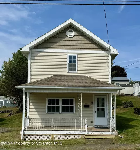 615 Jefferson Ave, Jermyn, PA 18433