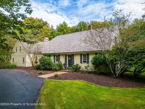 2014 W Laplume Rd, La Plume, PA 18440