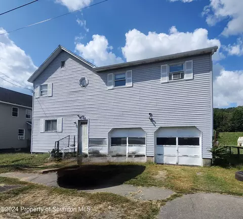 517 Penn Ave, Mayfield, PA 18433