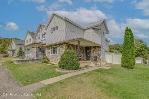 1014 Lincoln Ave, Blakely, PA 18447